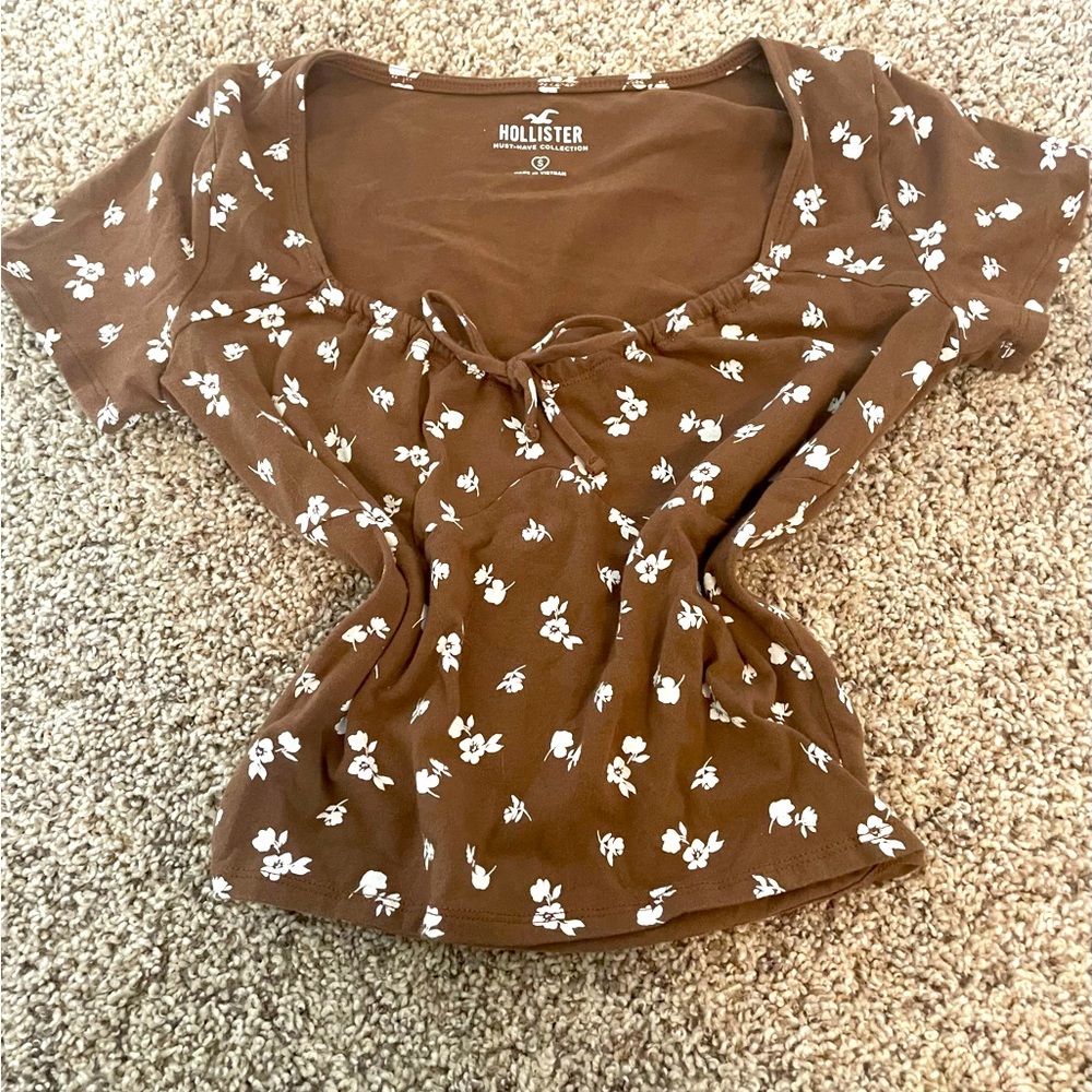 Hollister patterned flower crop top